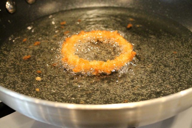 Fry Onion Ring in Pan