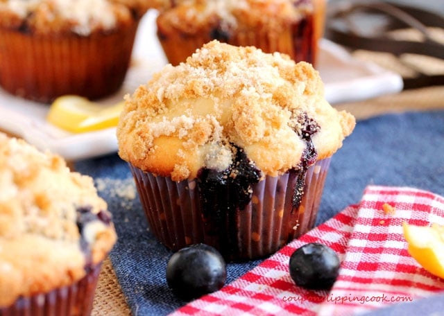 Blueberry Muffins with Lemon Streusel 