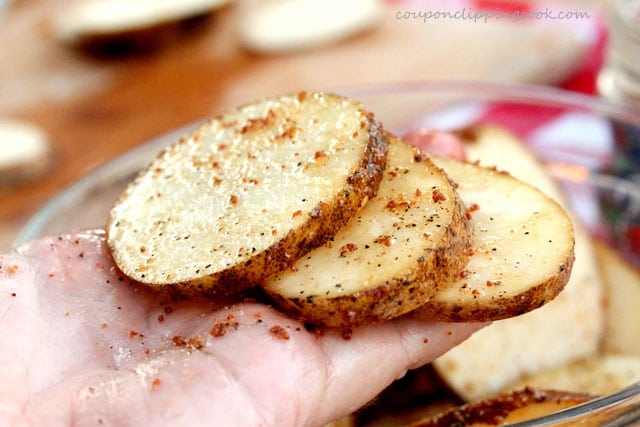 Mix seasoned sliced potatoes in bowl