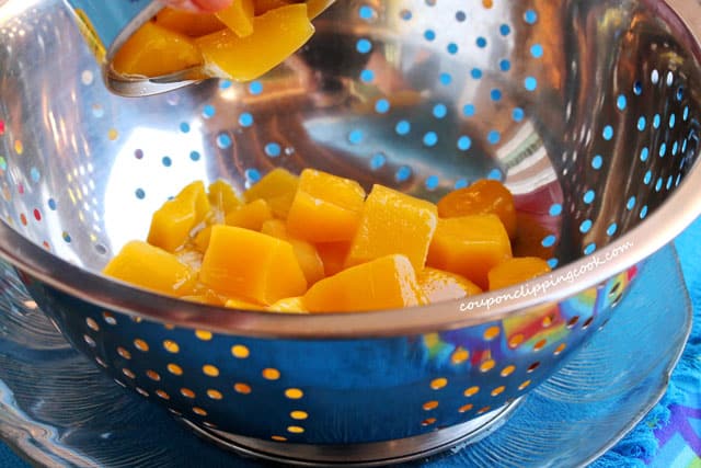 Add cut mango pieces in colander