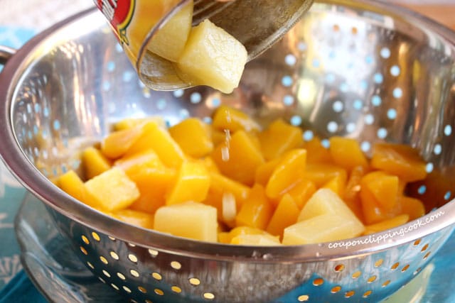 Add pieces of pineapple in colander