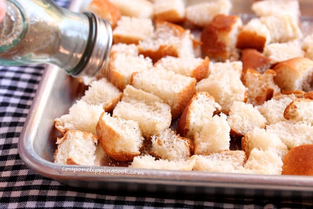 Add pepper on cut bread for croutons